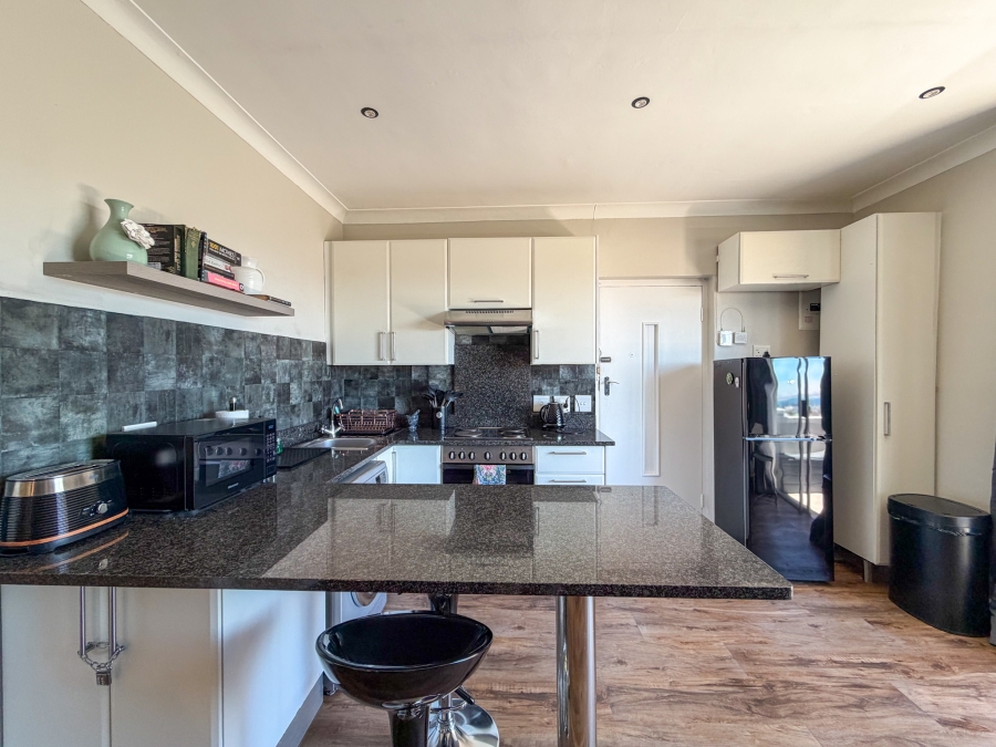 1 Bedroom Property for Sale in Vredehoek Western Cape